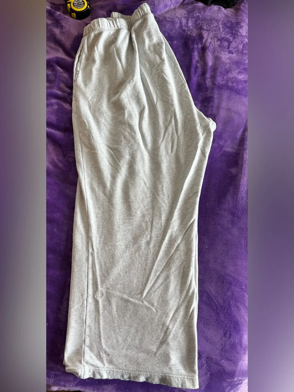 ❤️‍🔥❤️‍🔥5/$30 Old Navy Light Gray Graphic Sweats with White Logo